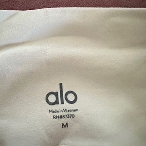 Alo Yoga pants with pockets Size M